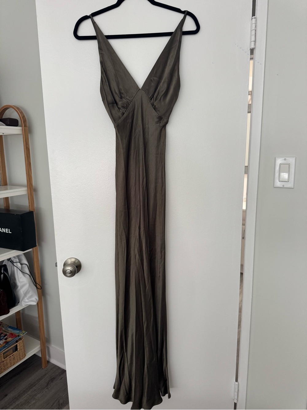 Bec + Bridge Moon Dance V Maxi Dress in Dark Willow Olive Green Size 4 - Picture 5 of 7